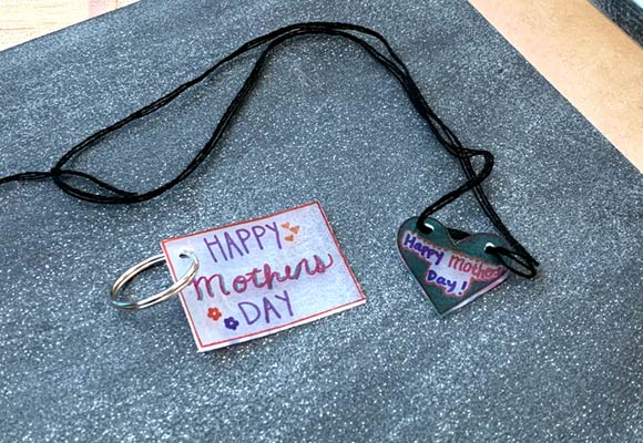 Dear Mom - Shrinky Dinks Mother's Day Ideas  We love this fun #MothersDay  gift idea featuring Shrinky Dinks ❤️❤️ What message would you write to your  mom? #repost 📸 Fourth Grade