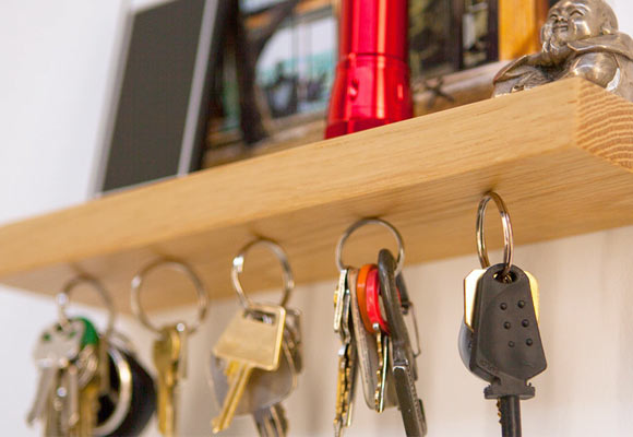 Do-it-yourself personalized key hanger