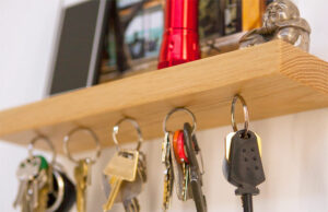 Do-it-yourself personalized key hanger